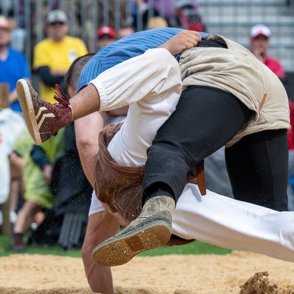 Gendern am Schwingfest – ein Hoch auf die Glarner:innen