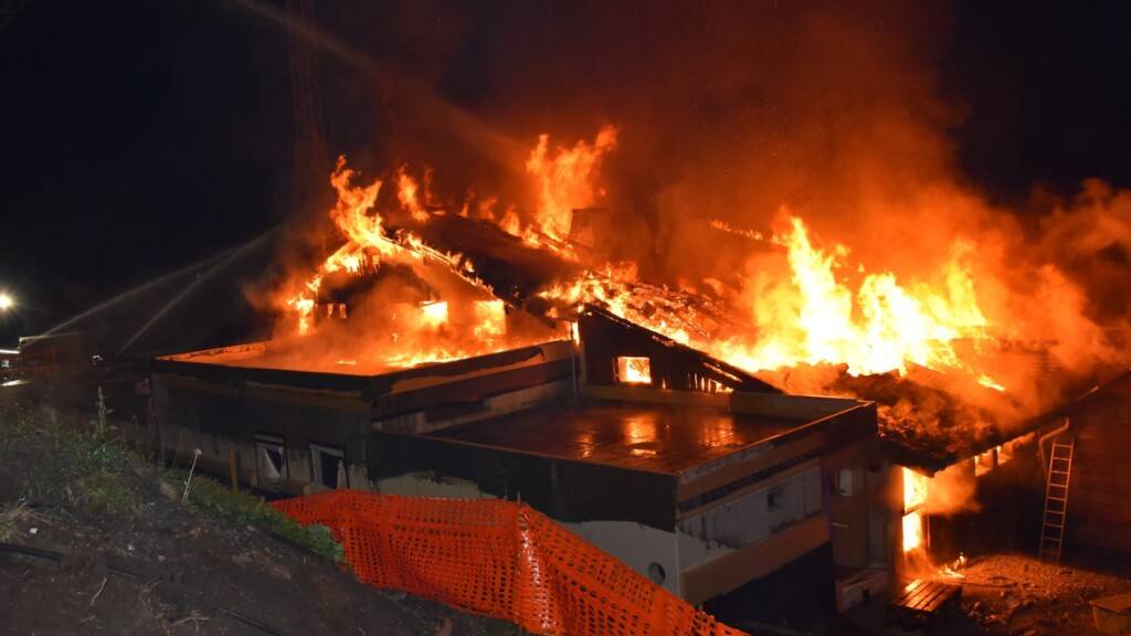 Das bekannte Flimser Bergrestaurant Foppa steht in Vollbrand.