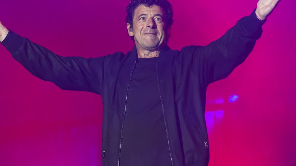 Der französische Sänger Patrick Bruel wurde am Montagmorgen im Rahmen einer Ermittlung wegen sexueller Gewalt in Polizeigewahrsam genommen, wie die Staatsanwaltschaft von Nanterre mitteilte. Seine Tournee mit Konzerten auch in der Schweiz hat Bruel zu grossen Teilen bereits abgesagt. (Archivbild)