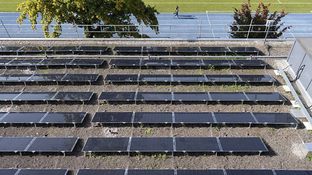 Der Kanton Zürich setzt stark auf Solarenergie. Die bürgerlichen Kantonsräte fordern einen Fokus auf weitere Energien. (Symbolbild)