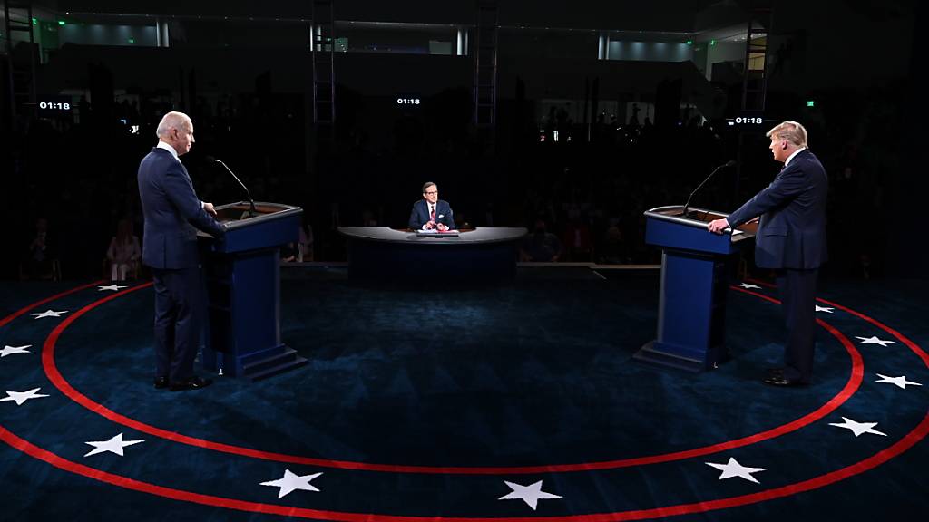 ARCHIV - Die für kommende Woche geplante zweite TV-Debatte von Donald Trump und Joe Biden zur US-Präsidentenwahl ist offiziell abgesagt worden. Foto: Olivier Douliery/Pool AFP/AP/dpa