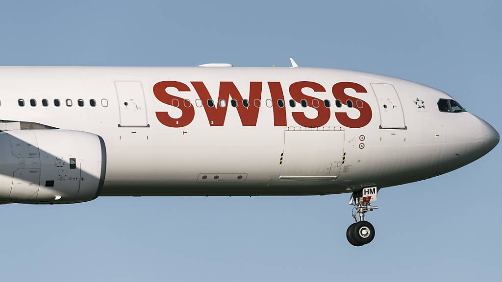 Kunden erhaltne weitergehenden Versicherungsschutz bei der Swiss: Ein Flugzeug im Landeflug (Archivbild).