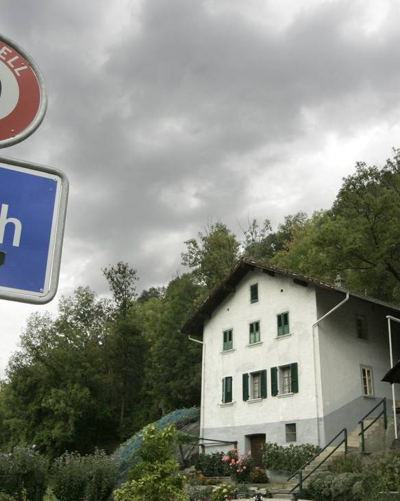 Ortstafel beschossen – Schrotflinte durchsiebt Schild – Oberösterreich