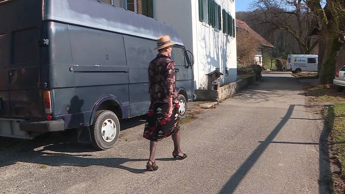 Bauer in Frauenkleidern
