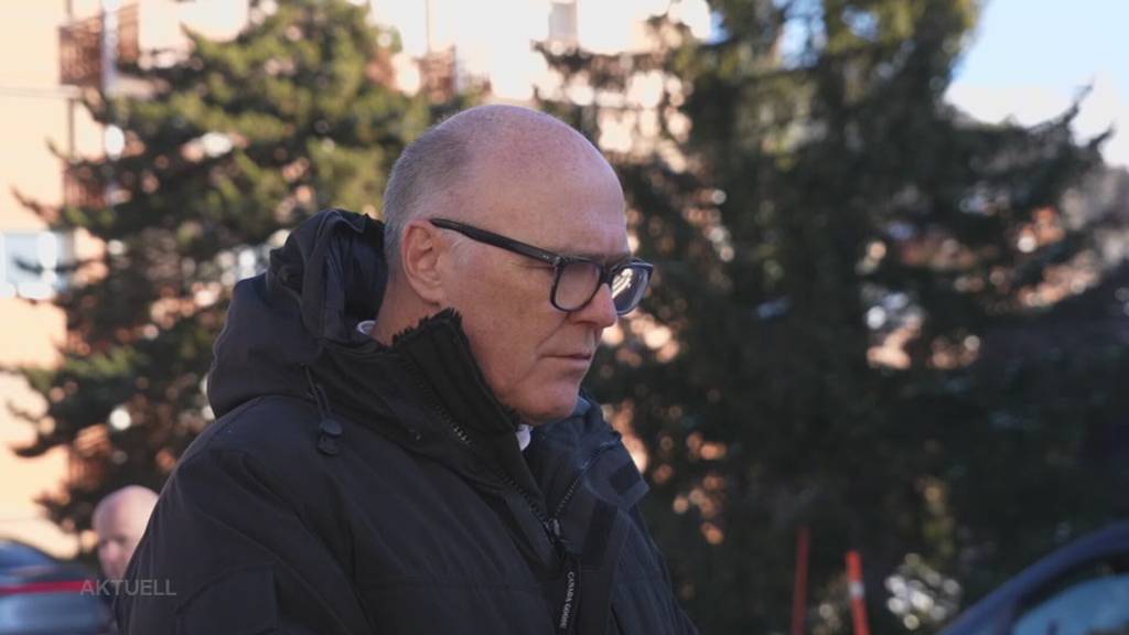 Gedenken an die Opfer in Crans-Montana: Bundesrat Pfister und Skifahrer legen Blumen nieder