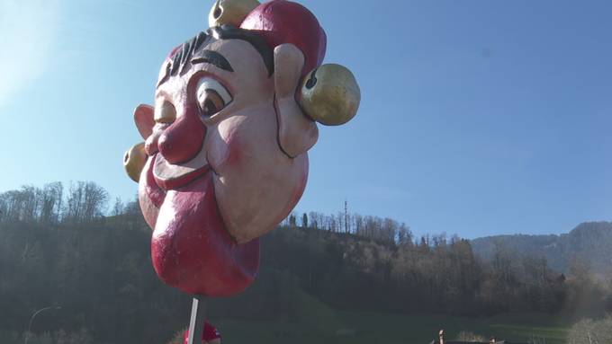 Farbiger Fasnachtsumzug in Sarnen