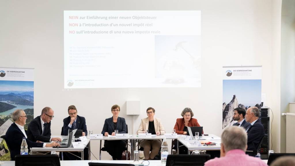 Vertreterinnen und Vertreter der Gebirgskantone lehnen den Systemwechsel bei der Wohneigentumsbesteuerung ab. Sie warben am Freitag in Bern für ein Nein am 28. September.