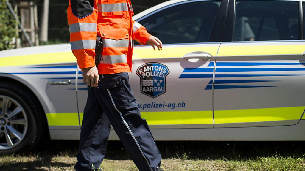 An der Kantonsgrenze Zürich-Aargau wurde ein 40-jähriger Zürcher in seinem Sportwagen von der Aargauer Kantonspolizei gleich zweimal mit überhöhtem Tempo gemessen. (Symbolbild)
