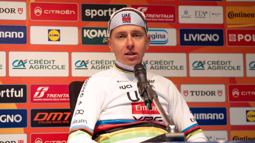 Tadej Pogacar beim Siegerinterview in San Remo