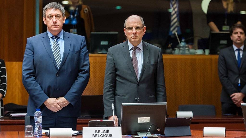 Die EU-Minister hielten an ihrer Sitzung auch eine Schweigeminute für die Opfer der Brüsseler Anschläge. Im Bild Belgiens Innenminister Jan Jambon (links) und der belgische Justizminister Koen Geens (rechts).