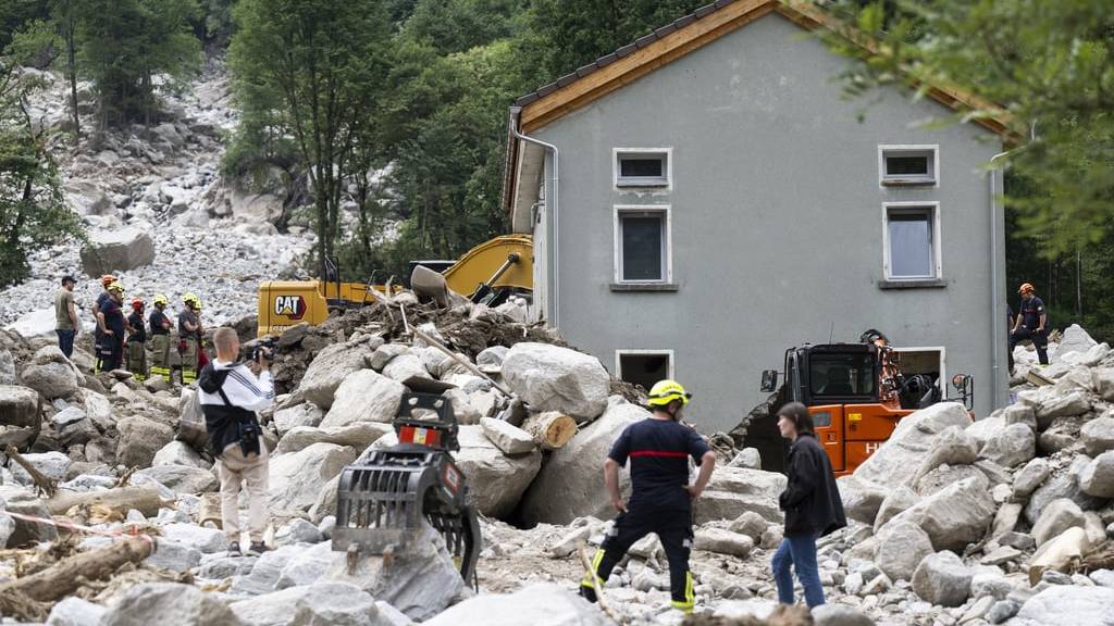 Am vergangenen Freitagabend hatte ein heftiges Unwetter im Bündner Südtal zu Überschwemmungen und Erdrutschen geführt. Ein Murgang erfasste das Dorf Sorte der Gemeinde Lostallo.