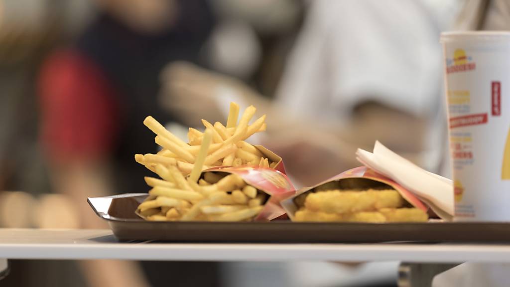 Während in Frankreich und in Deutschland im ersten Quartal der Umsatz von McDonald's wegen der Corona-Lockdowns darbte, boomte in den USA das Geschäft mit neuen Poulet-Sandwichs. (Archivbild)