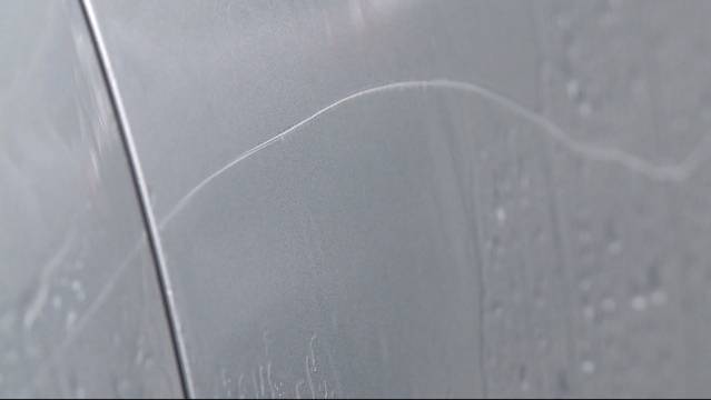 19 Autos böswillig zerkratzt
