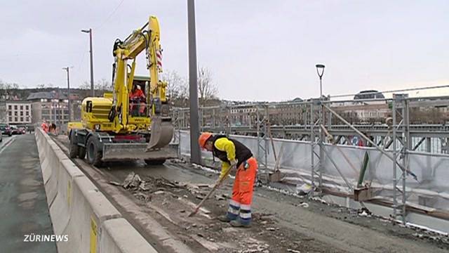 Quaibrücke: Belag kaputt