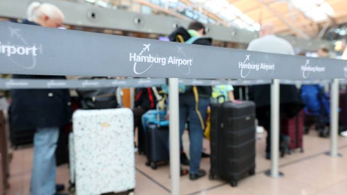 Bewaffneter durchbricht Tor mit Auto – Hamburger Flughafen gesperrt