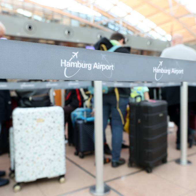 Bewaffneter durchbricht Tor mit Auto – Hamburger Flughafen gesperrt