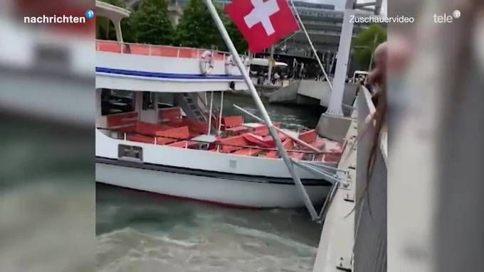 SGV Schiff fährt in Brücke