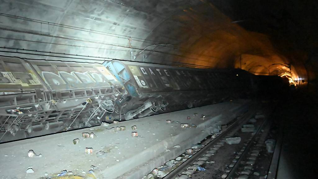 Die Oströhre des Gotthard-Basistunnels kann ab 23. August pro Tag von rund 90 Güterzügen befahren werden.