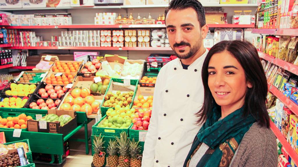 Ozan und Semira Bakir in ihrem Gemüseladen in Gossau. (rar)