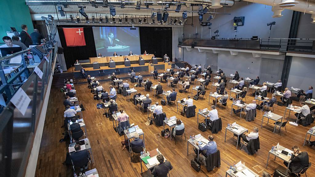 Der Schwyzer Kantonsrat wird die «Geld zurück»-Initiative an seiner nächsten Session, die wieder im Mythen Forum stattfindet, beraten. (Archivbild)