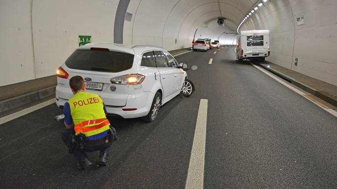 Wohnwagen schleudert ausser Kontrolle