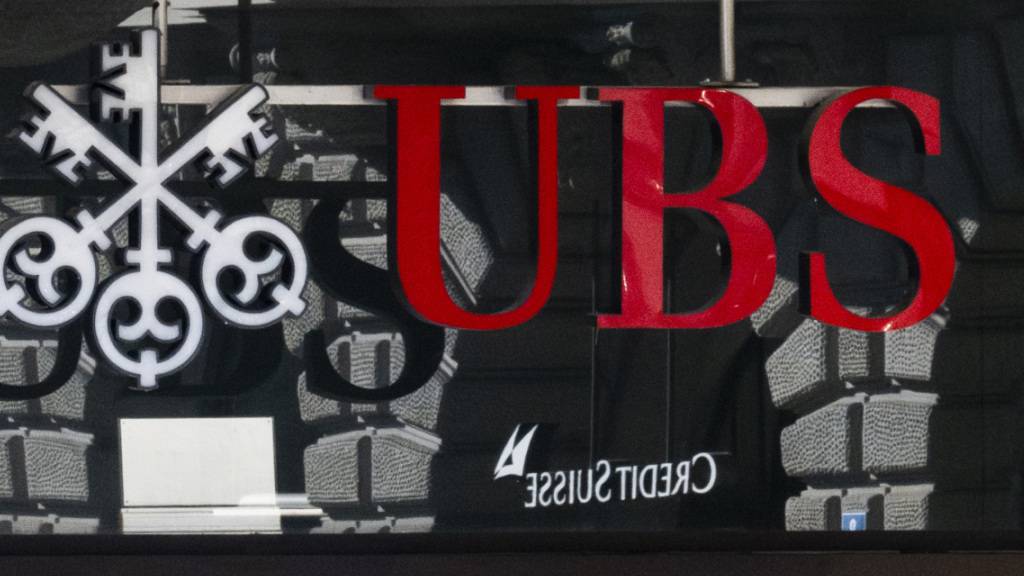 Auf der Webseite der Credit Suisse sind immer noch Stellen ausgeschrieben, auch nach der Übernahme durch die UBS. Derweil werden bei der UBS wieder mehr Angestellte gesucht, wie eine Analyse zeigt.(Symbolbild)