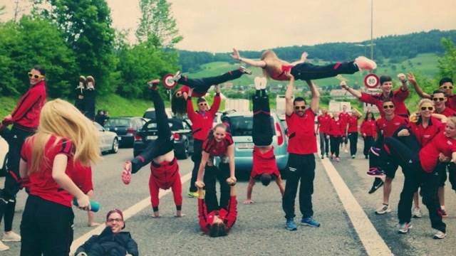 Turnverein probt auf der Autobahn