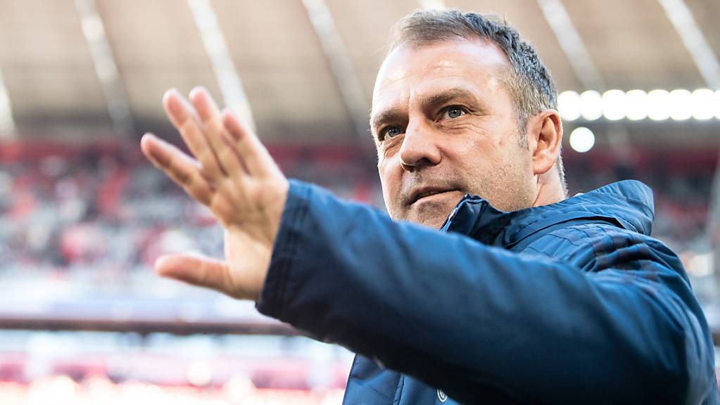 Nach der Zwangspause durch das Coronavirus nimmt der deutsche Fussball-Rekordmeister Bayern München das Training in Kleingruppen unter der Leitung von Coach Hansi Flick wieder auf. Andere Bundesliga-Clubs hatten diesen Schritt bereits letzten Woche unternommen. (Archivbild)