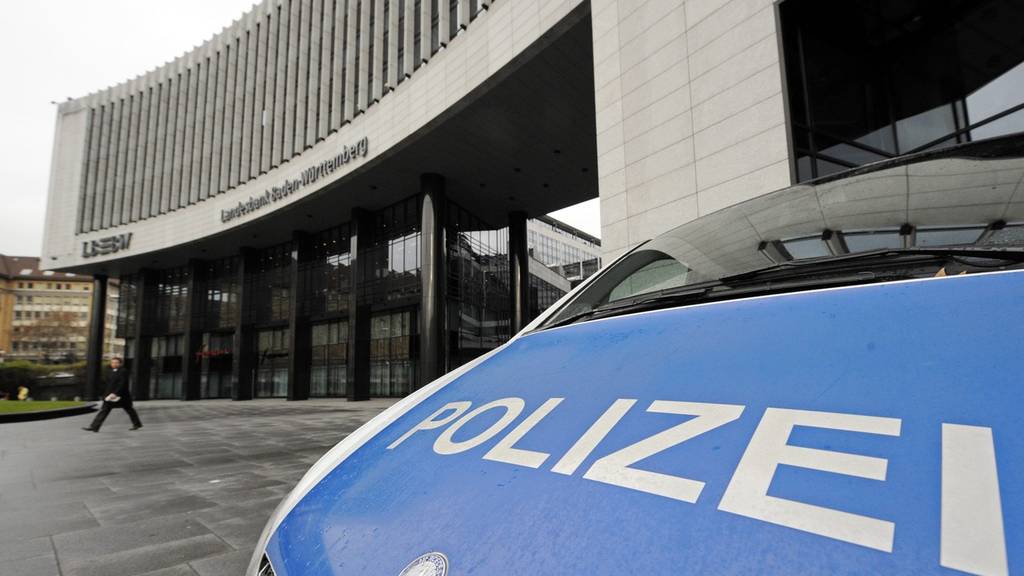 Mit Baum kollidiert: Fahrer und Beifahrer kommen bei Unfall ums Leben