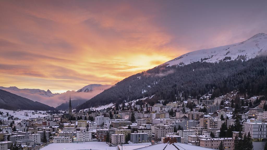 Winterlicher Zauber über dem Landwassertal: Davos empfängt den Spengler Cup zum 100-Jahr-Jubiläum
