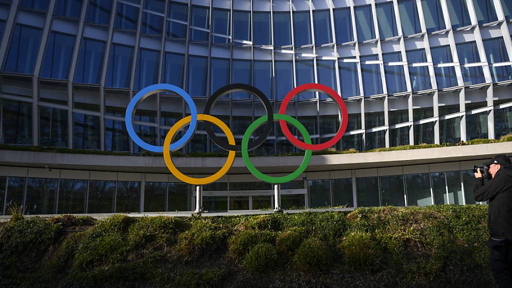 Die Olympischen Ringe vor dem Hauptquartier des IOC in Lausanne
