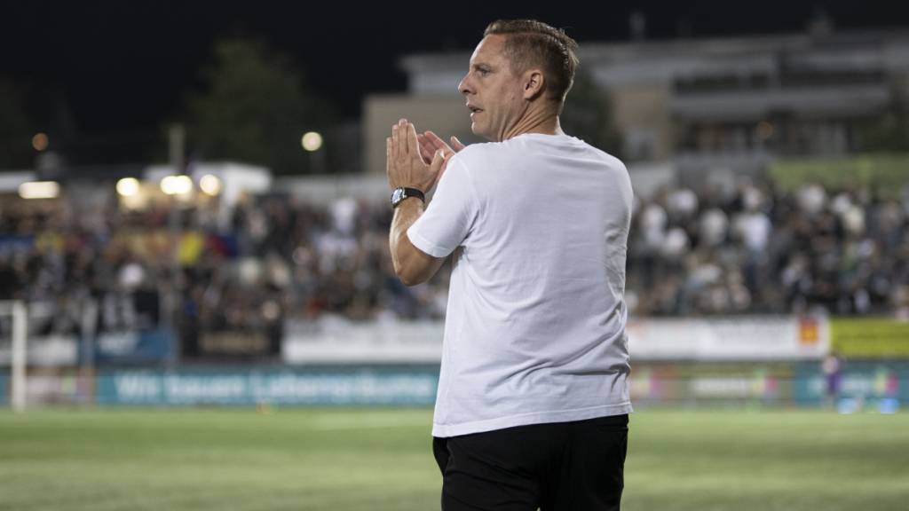 Wils Trainer Marco Hämmerli kann sich im Heimspiel gegen Xamax über den ersten Sieg seit Anfang August freuen
