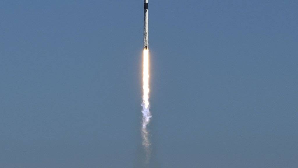 Die Falcon-9-Rakete beim Start vom US-Weltraumbahnhof Cape Canaveral in Florida.