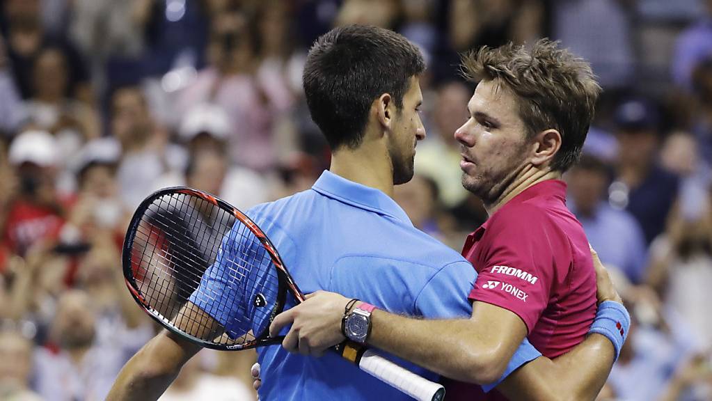 Rivalen mit viel Respekt voreinander: Novak Djokovic (li.) gratuliert Stan Wawrinka nach dem US-Open-Final zum Titelgewinn.