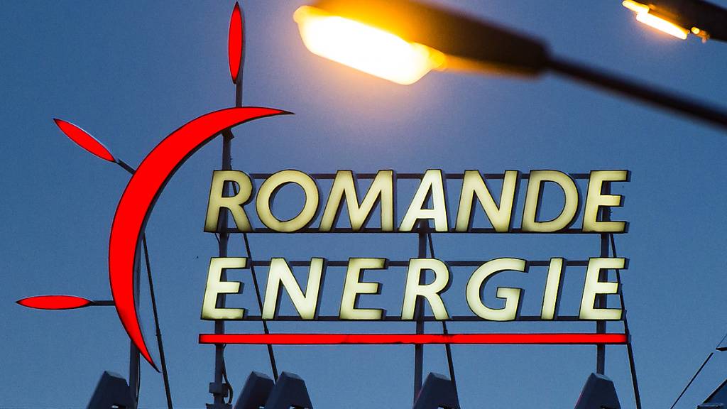 Die Energiegesellschaft Romande Energie hat im ersten Halbjahr trotz Corona mehr Umsatz und einen höheren Gewinn erzielt. Grund dafür war aber auch der Verkauf eines Grundstücks.(Archivbild)