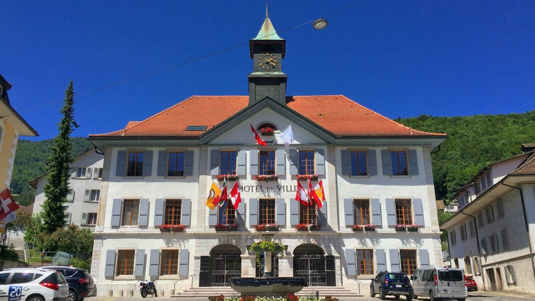 Das Rathaus in Moutier: Die bernjurassische Gemeinde möchte gerne vom Kanton Bern in den Kanton Jura wechseln.