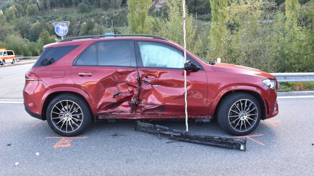 Bei der Kollision mit einem Auto in Sils im Domleschg verletzte sich ein Motorradfahrer.