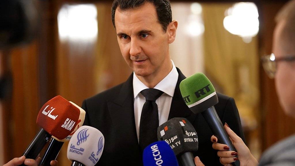 Syriens Machthaber Baschar al-Assad stellt der Öffentlichkeit gemeinsame Projekte mit Russland vor, um das kriegszerstörte Syrien wieder aufzubauen.