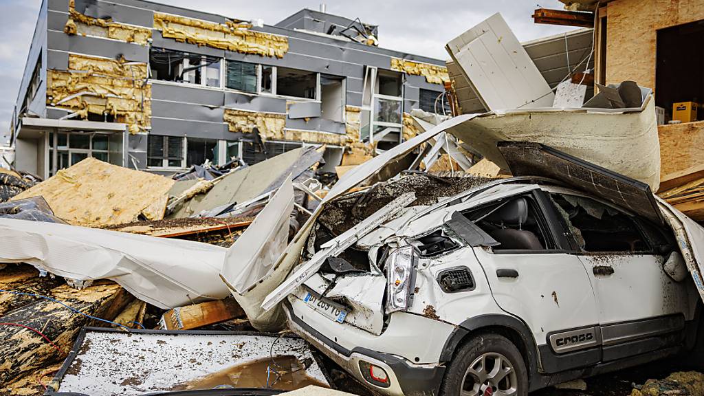 La Chaux-de-Fonds NE wurde von einem Sturm mit Windgeschwindigkeiten von mehr als 200 Kilometer pro Stunde heimgesucht. (Archivbild)