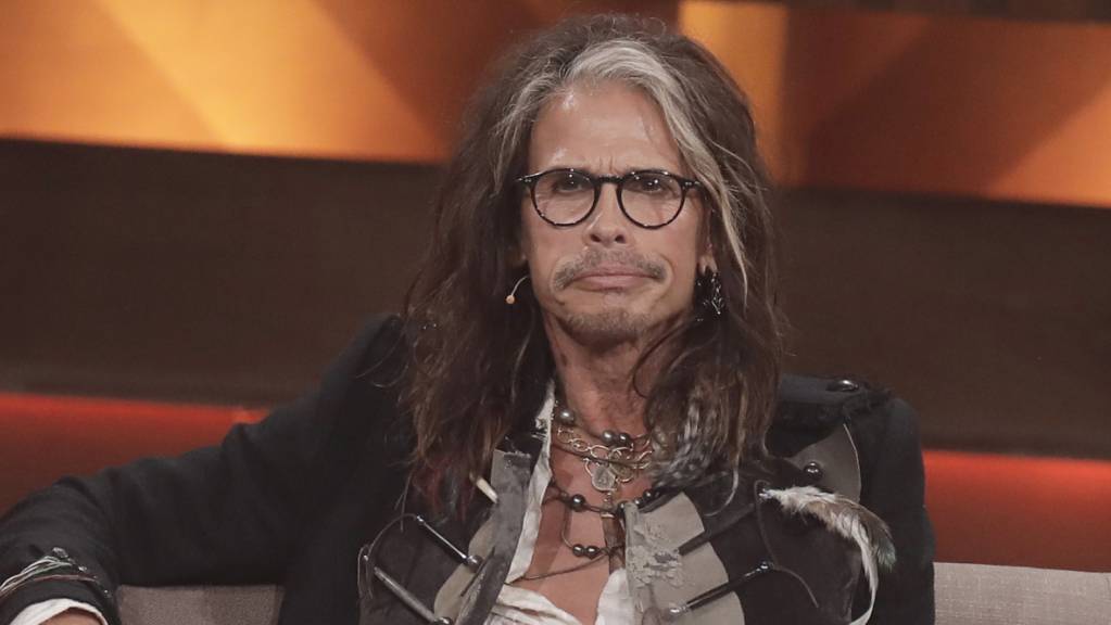 ARCHIV - Der Musiker Steven Tyler ist in der RTL-Talkshow «Mensch Gottschalk» zu Gast. Eine Frau verklagt den Aerosmith-Frontmann wegen sexuellen Missbrauchs. Foto: Jörg Carstensen/dpa