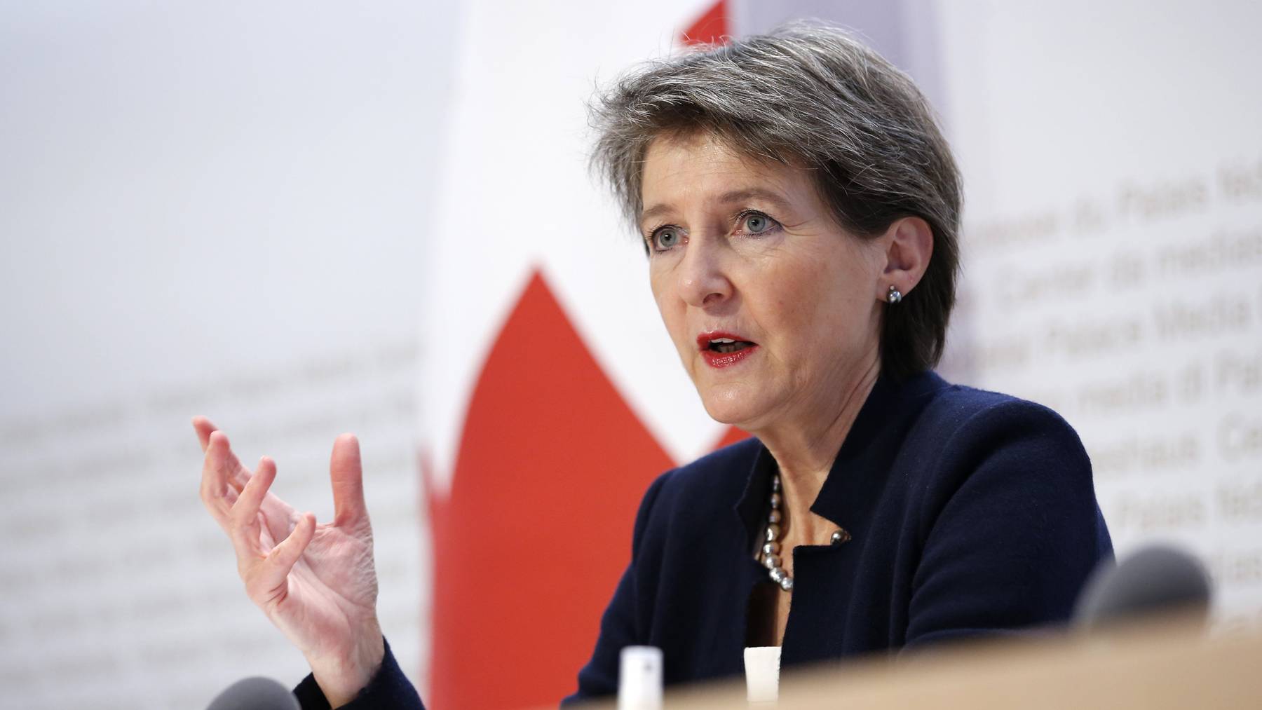 Bundespräsidentin Simonetta Sommaruga trauert um die mehr als 5000 Corona-Toten.