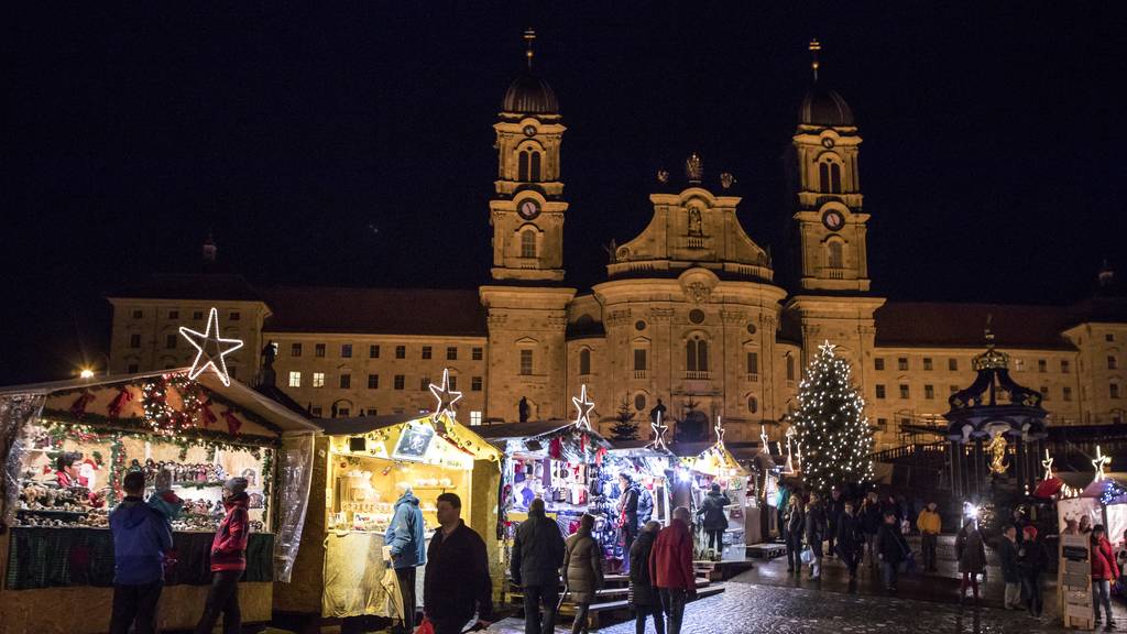 Das Kloster Einsiedeln ist der bedeutendste Wallfahrtsort der Schweiz und bietet dem jährlichen Weihnachtsmarkt eine einmalige Kulisse.
