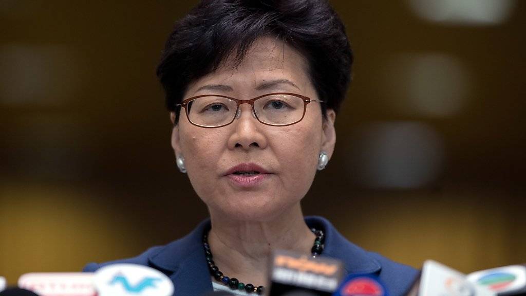 Die Hongkonger Regierungschefin Carrie Lam gerät wegen des umstrittenen Auslieferungsgesetzes auch in den eigenen Reihen unter Druck. (Archiv)