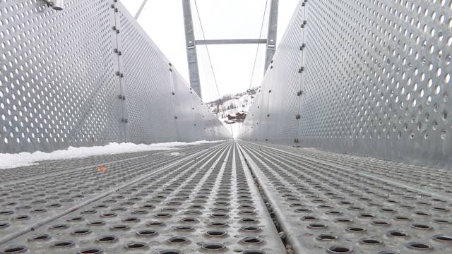 Geschenkte Hängebrücke spaltet Oberhofen