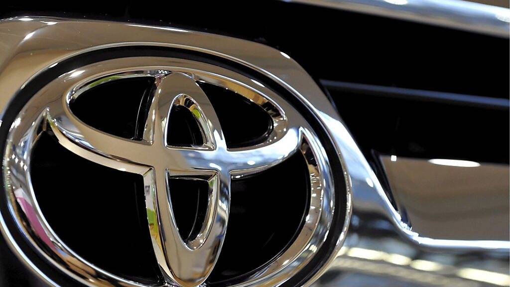 Toyota hat seine Gewinnprognose deutlich nach oben geschraubt. Auch bei den Auslieferungen sieht sich das Unternehmen auf Kurs. (Archivbild)
