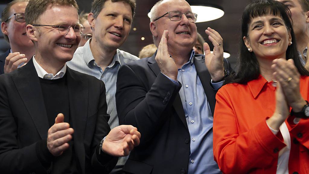 Freude im Ja-Lager: Volk und Stände haben der Volksinitiative für eine 13. AHV-Rente deutlich zugestimmt.