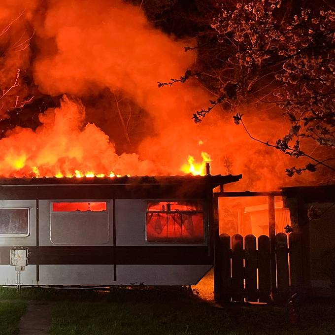 Flammeninferno in Olten: Wohnwagen brennt komplett aus