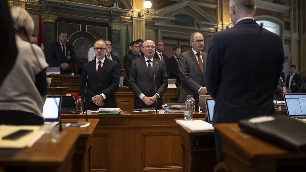 Die St. Galler Regierung muss bis zum Ende der Session mehrere dringliche Vorstösse beantworten. (Archivbild)