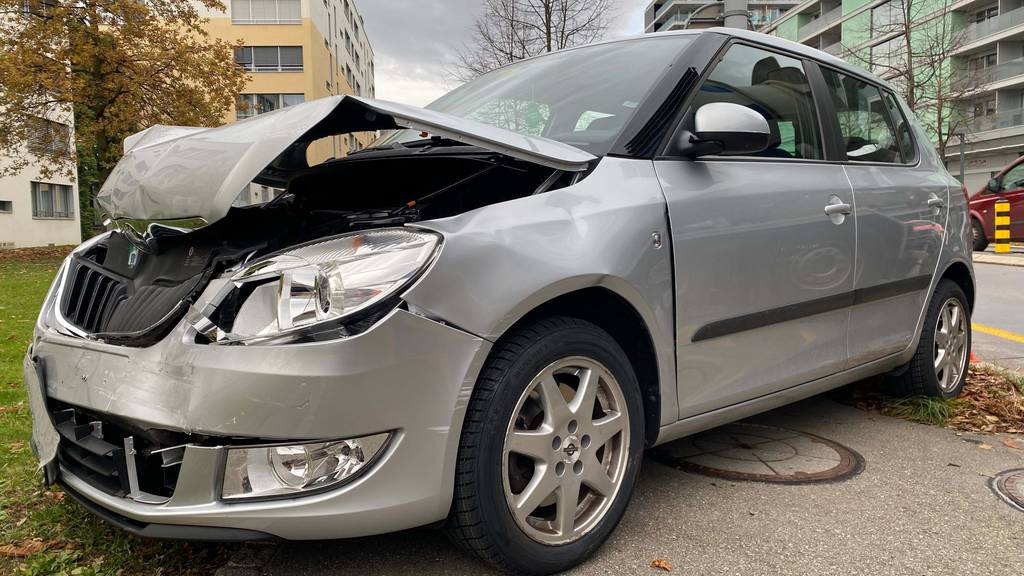 Mit fast 3 Promille: Betrunkene schrottet Auto in Zug