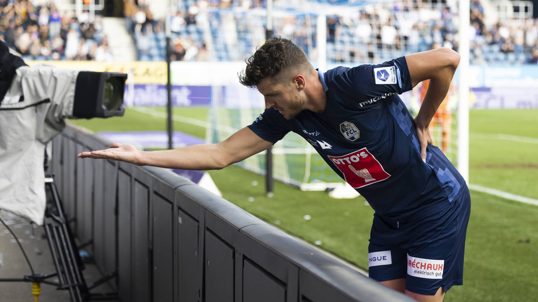 Luzerns Pascal Schuerpf jubelt nach seinem Tor zum 1-1, im Super League Spiel zwischen dem FC Luzern und BSC Young Boys Bern, am Sonntag 2. Oktober 2022 in der Swissporarena in Luzern. // Pascal Schürpf